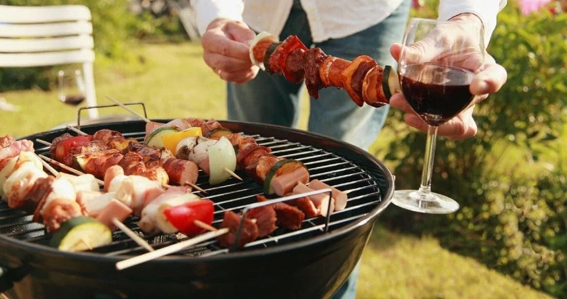 Вино с шашлыком